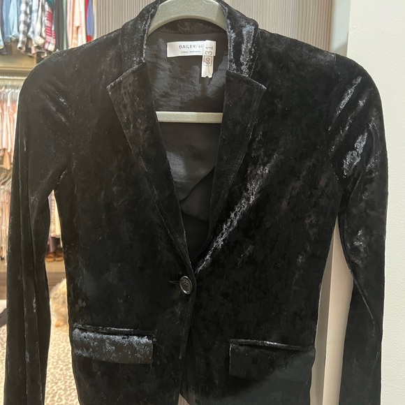 Bailey 44 XS Velvet Cropped Blazer - Picture 2 of 3